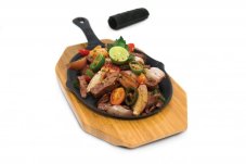 Liatinová panvica na Fajitas s bambusovou doskou Broil King