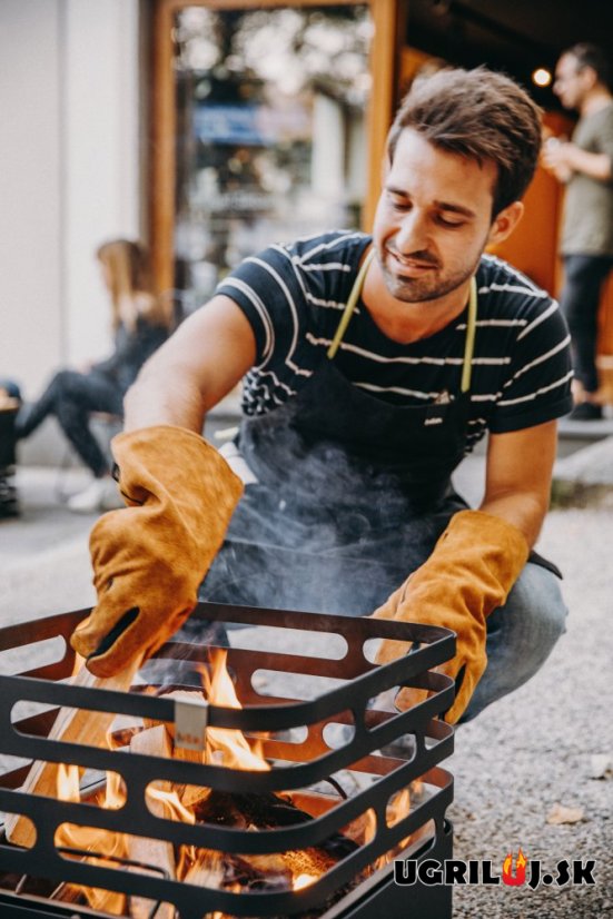 Ohnisko Höfats CUBE, čierna