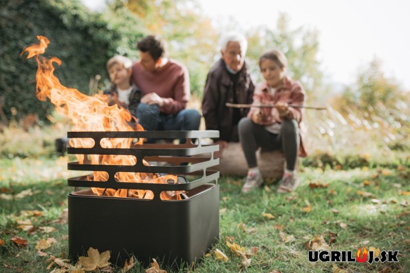 Ohnisko Höfats CUBE, čierna