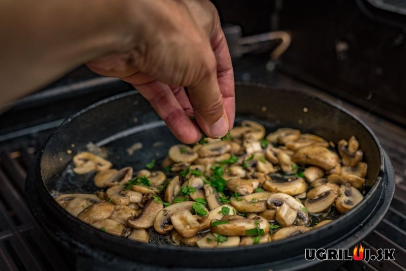 Liatinový hrniec s príslušenstvom Outdoorchef -  5.7L (s nožičkami)