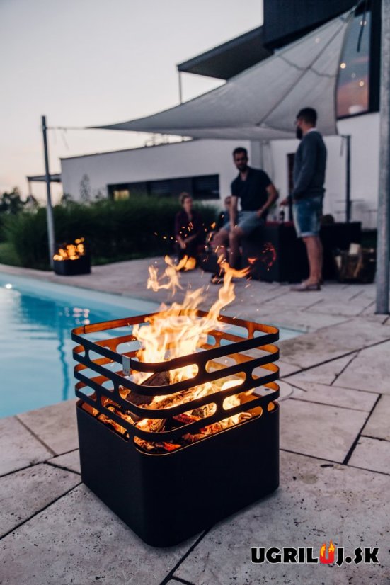 Ohnisko Höfats CUBE, čierna