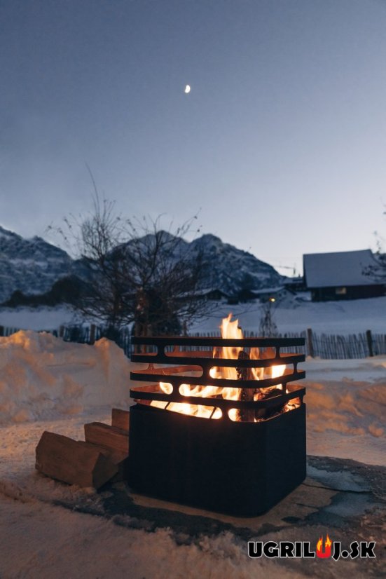 Ohnisko Höfats CUBE, čierna