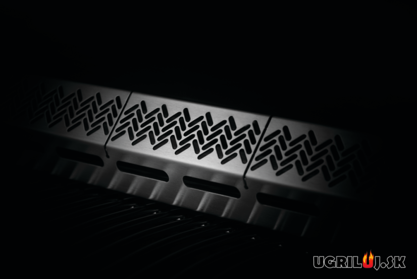 Plynový gril Napoleon  - Rogue 425 RSB, Black (+Rotiseria)