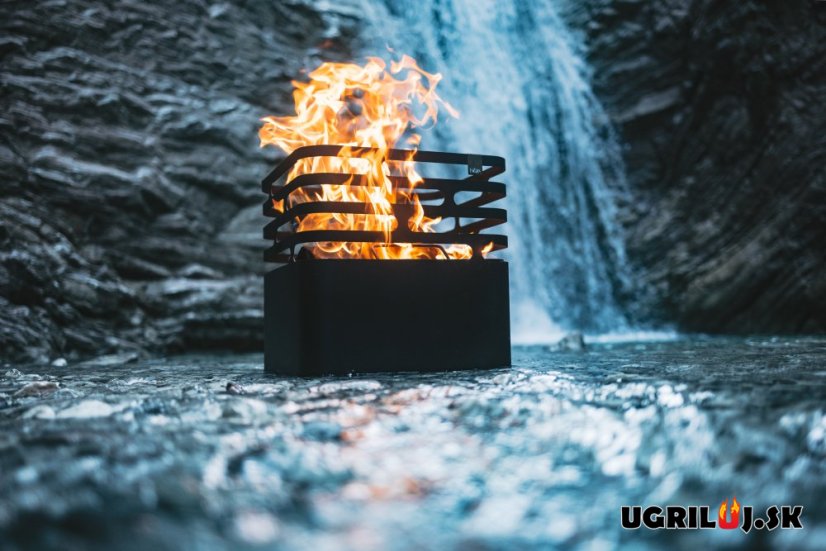 Ohnisko Höfats CUBE, čierna