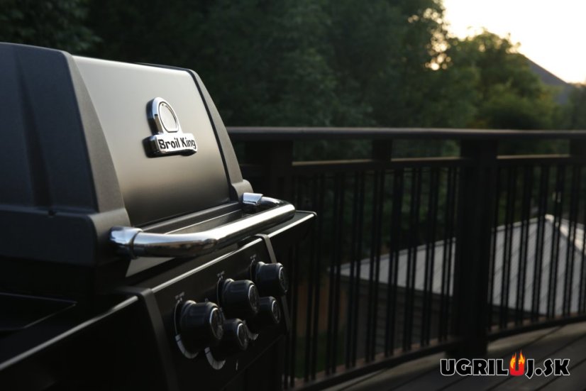 Plynový gril Broil King - Royal 390 Shadow (+Rotiséria)