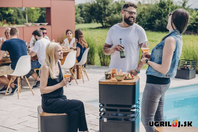 Ohnisko Höfats CUBE, čierna