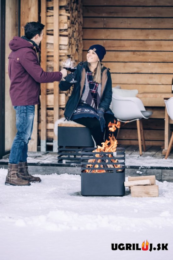 Ohnisko Höfats CUBE, čierna