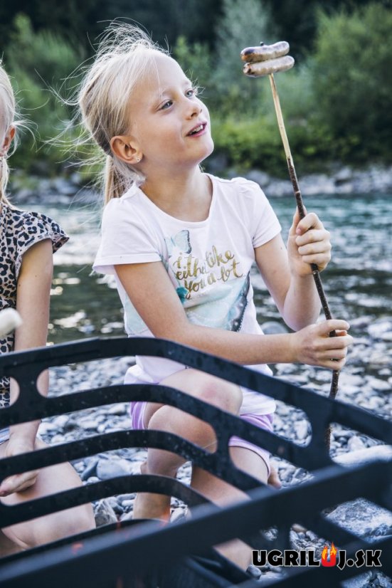 Ohnisko Höfats CUBE, čierna