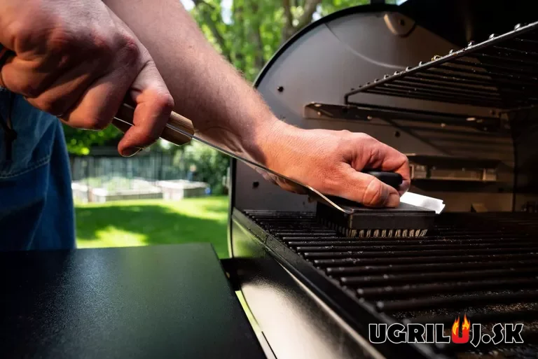Kartáč na čistenie roštov Traeger - BBQ Cleaning Brush